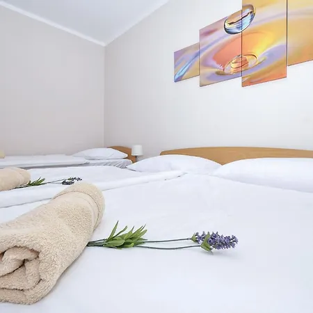 Tatil Evi 44 With Outdoor Swimmingpool