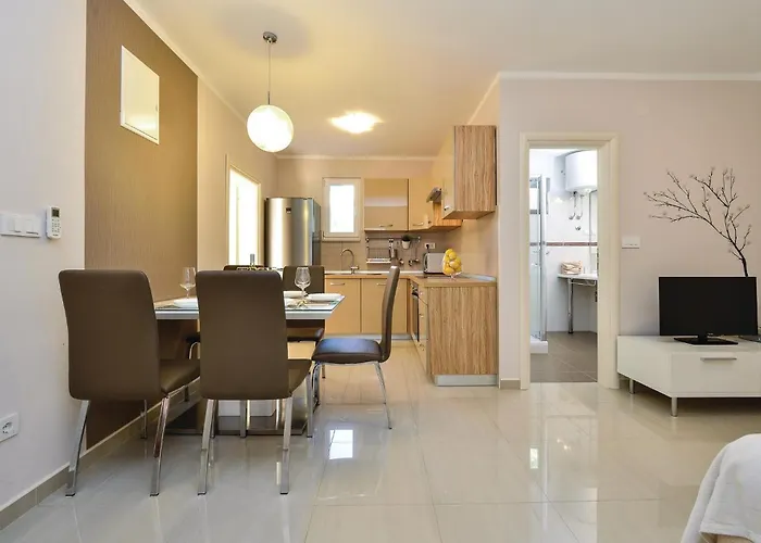 44 With Outdoor Swimmingpool Vikendica *