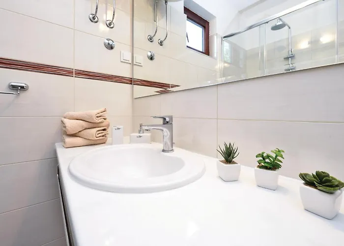 44 With Outdoor Swimmingpool