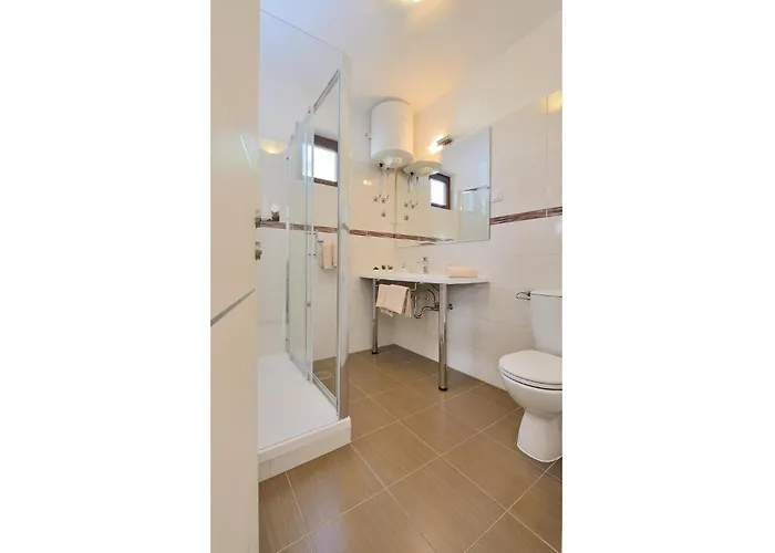 44 With Outdoor Swimmingpool Vikendica *