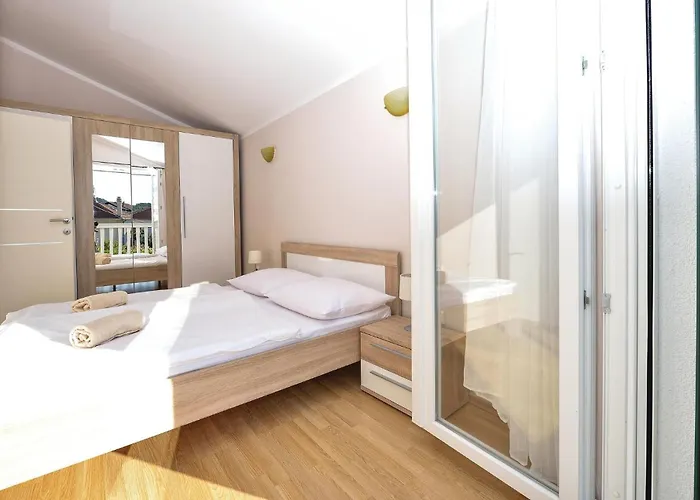 44 With Outdoor Swimmingpool *