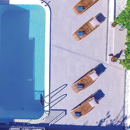 44 With Outdoor Swimmingpool