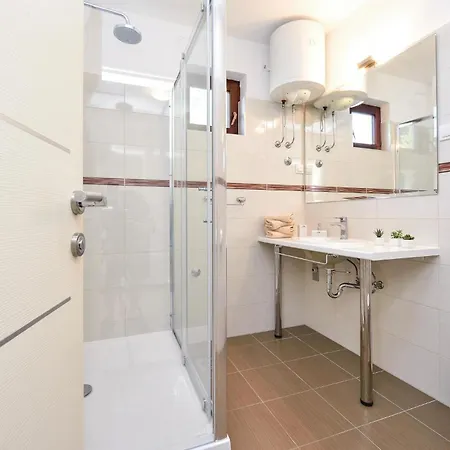 44 With Outdoor Swimmingpool Ferienhaus Murter